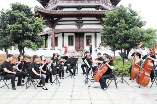 花开洋湖畔，幸福满夏天