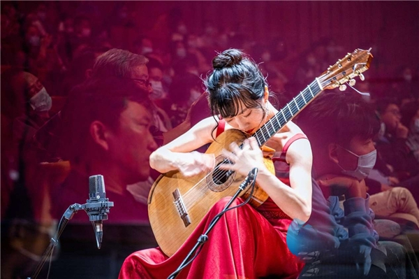 杨雪霏专场音乐会长沙音乐厅上演 用一把吉他素描古典中国